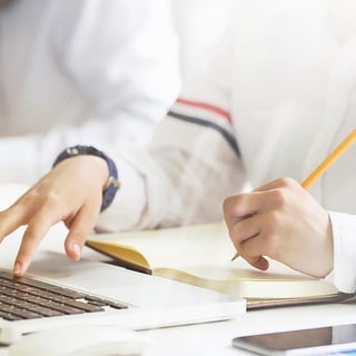 studying-taking-notes-e-learning-learning-virtual-learning-virtual-schooling-online-class-work-working